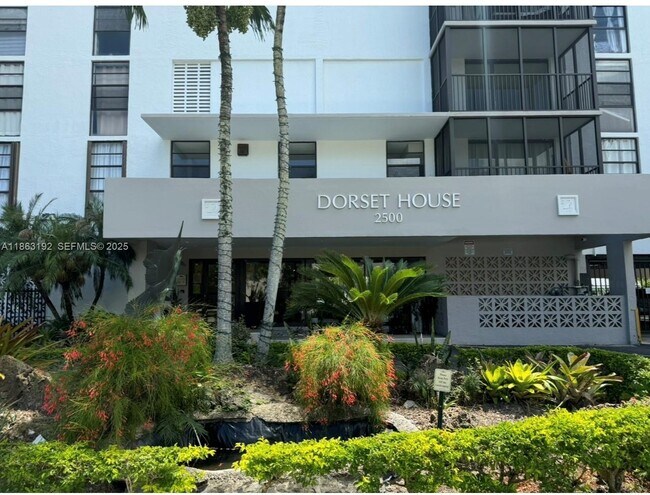 Building Photo - 2500 NE 135th St Unit B805