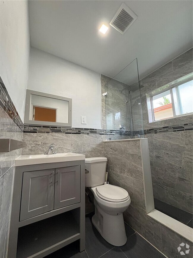 Building Photo - 1134 NW 6th Ave Unit 2 Rental