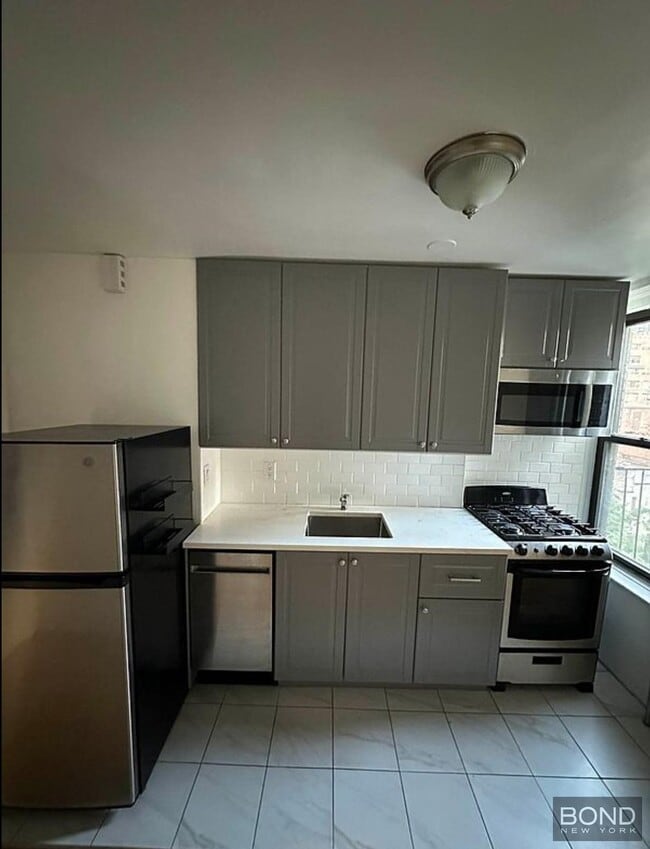 Building Photo - 321 E 54th St Unit 10C Rental