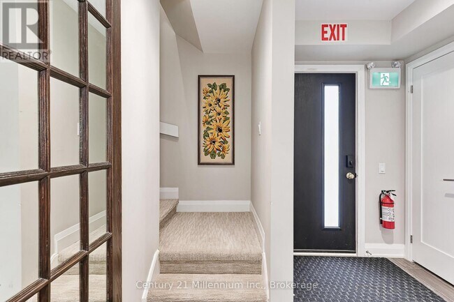 Photo - 110 Fairway Ct