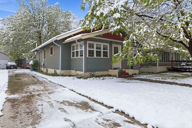 Building Photo - Cozy 1-Bed 1-Bath Basement Apartment blocks from CSU!