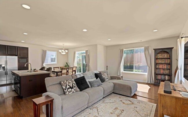 Photo - 120 Pickford Pl SW