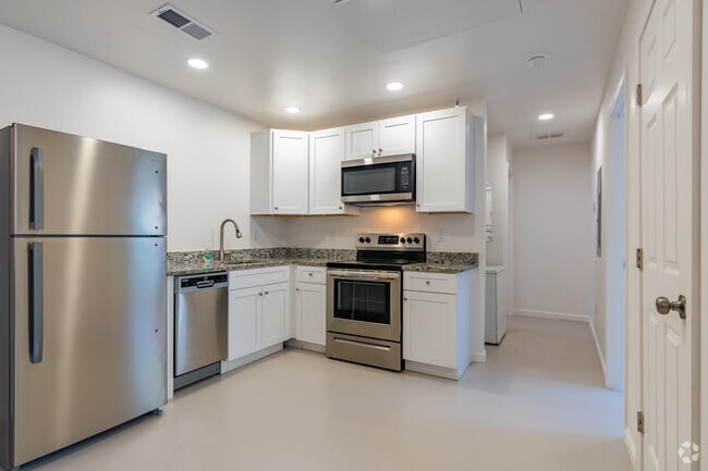 1BR, 1BA - 650SF - Kitchen