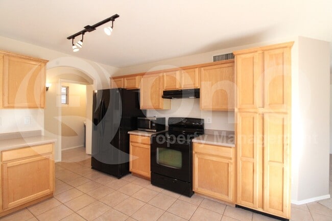 Photo - 1747 E Los Alamos St