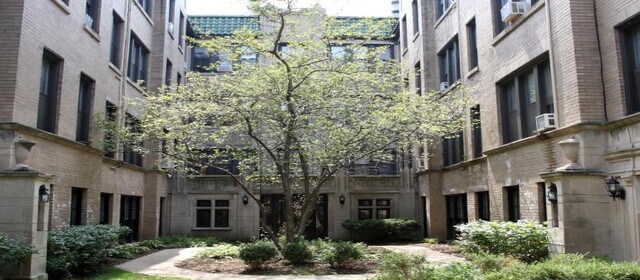 Building Photo - 635 W Roscoe St