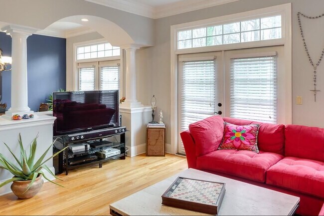 Photo - 331 Carpenter Dr NE