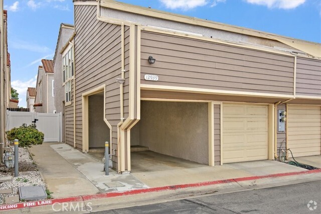 Building Photo - 12939 Royal Palm Cir Rental