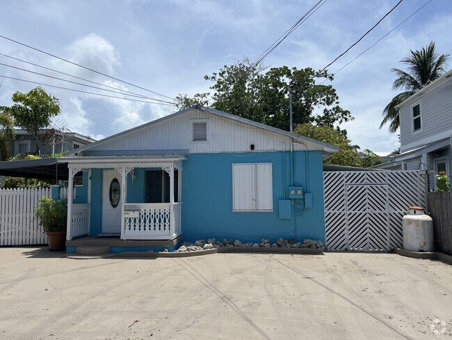 Building Photo - 1513 Josephine St Rental