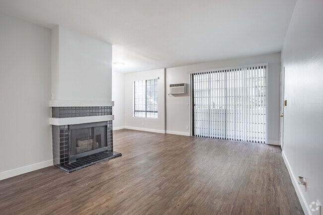 2BR, 2BA – 1100 SF - #102
