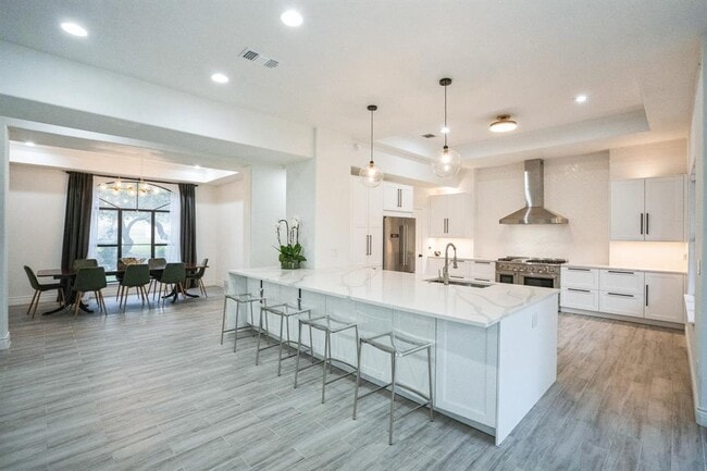 Photo - 608 Lakeway Dr