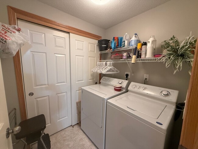 Photo - 1360 SE Florence Dr Unidad 50