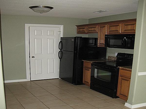 Photo - 830 Oakwood Ct