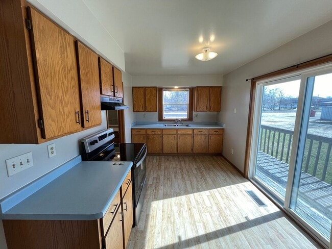 Building Photo - 622 Grand St Unit Lower