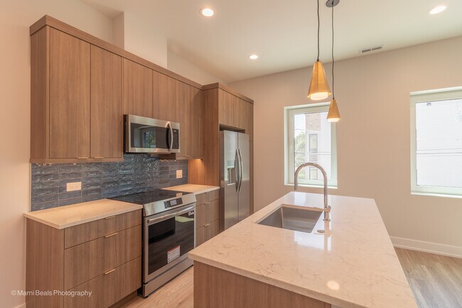 Photo - 6302 S Champlain Ave Unit 2W