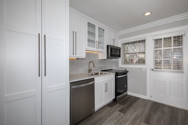 Quart Counters/Backsplash and Shaker-Style Wood Cabinets/Nickel Finish Hardware - Fairfield Townhouses at Massapequa