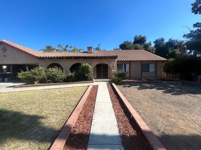 41633 Whittier Ave