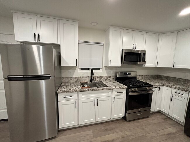 Kitchen - 8023 Washington Ave