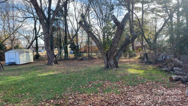 Photo - 715 Tom Hunter Rd