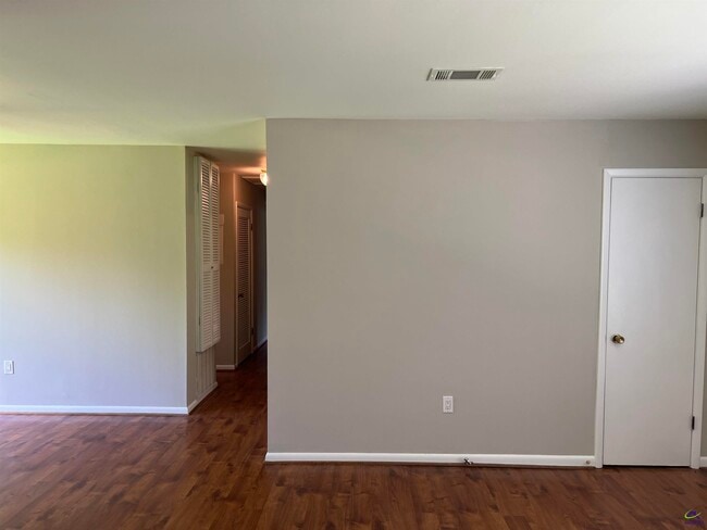 Photo - 104 Merlin St