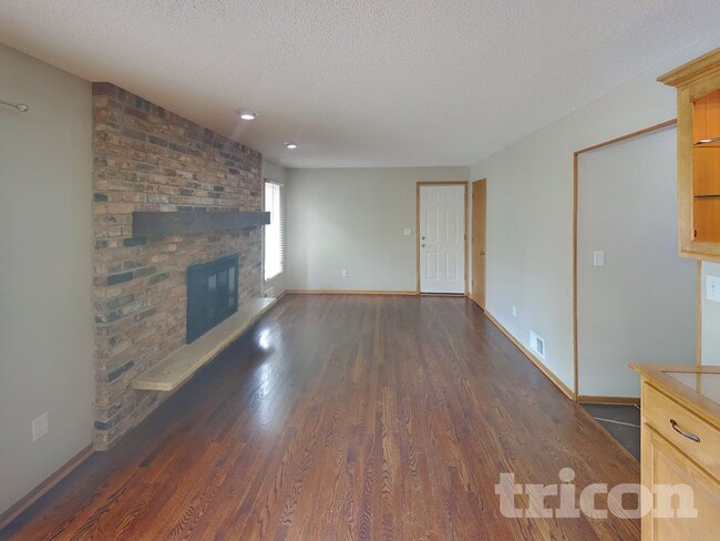 Photo - 3301 Skyview Dr
