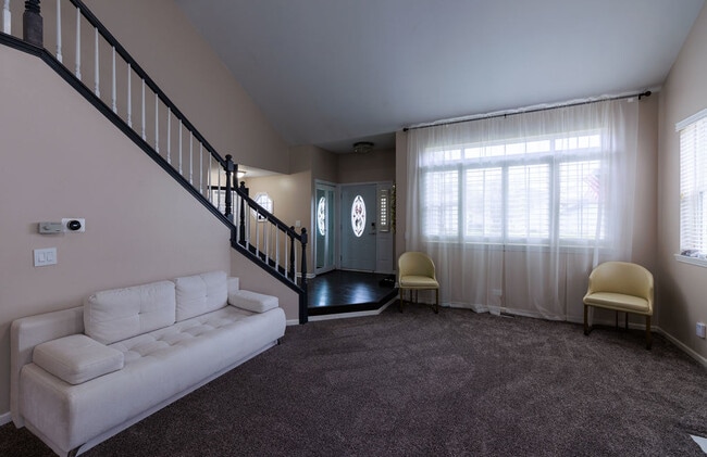 Photo - 25037 Brett St