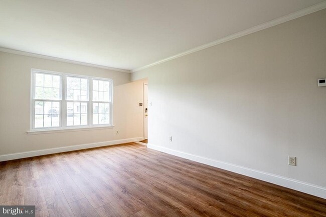Photo - 10 Honey Locust Ln