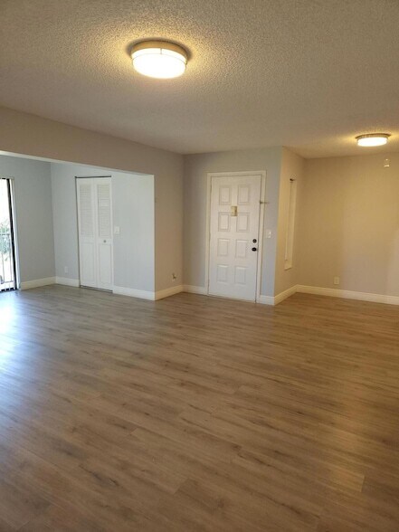 502 Shady Pine Way Unit D2