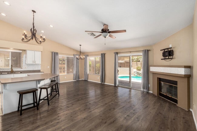 Building Photo - 2412 E Wescott Dr