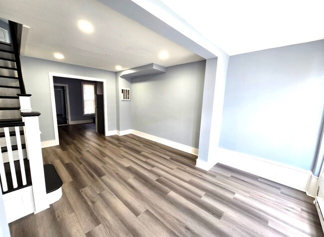 Photo - 6542 Regent St