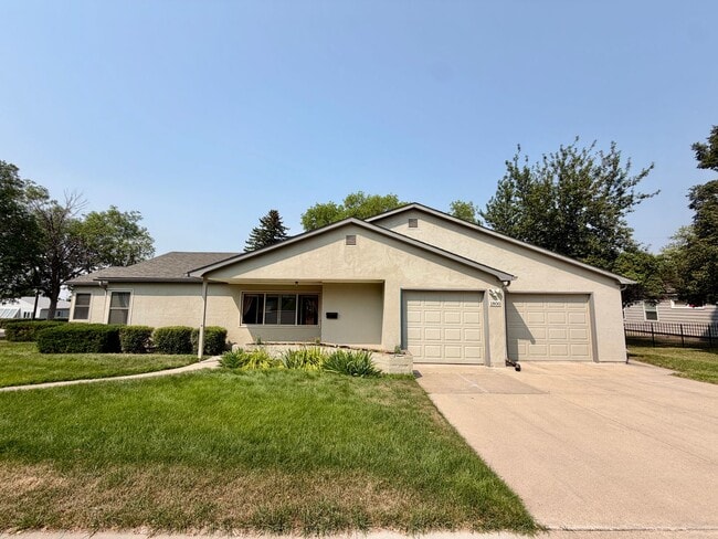 Photo - 1800 E 6th Ave