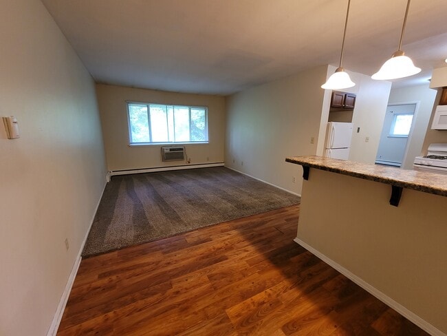 Photo - 2069 Cambridge