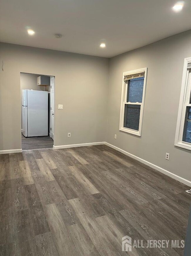 Photo - 690 State St