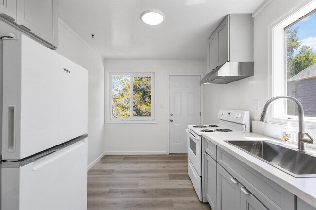 Photo - 2255 Lincoln Ave Unidad B