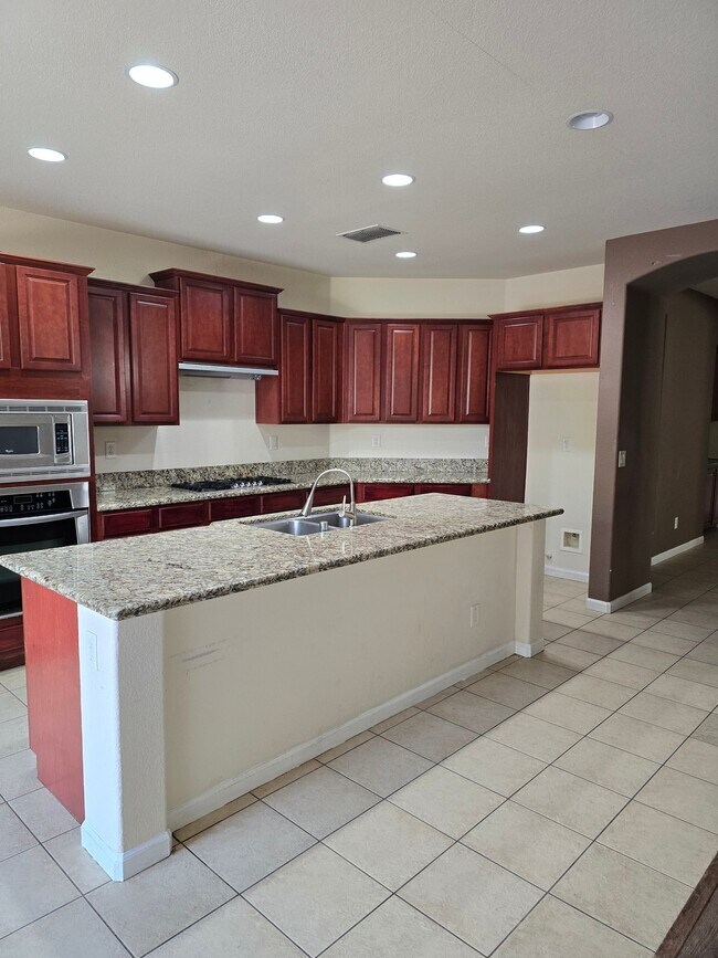 Photo - 424 Leighton Ct