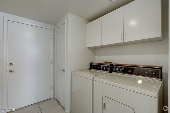 Building Photo - 8301 Boseck Dr Unit 135 Rental