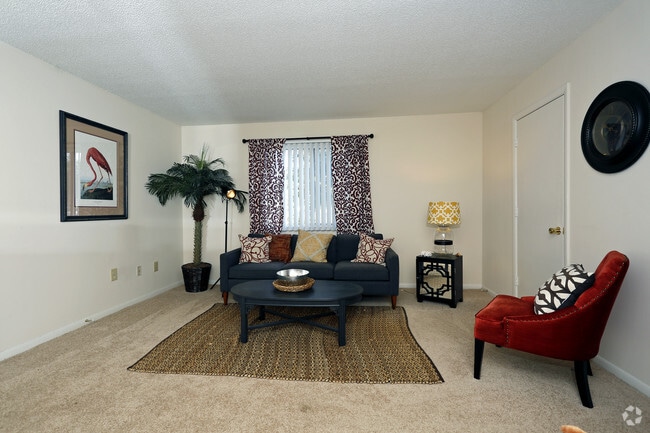 2Bd, 1Ba: 900 Sq Ft