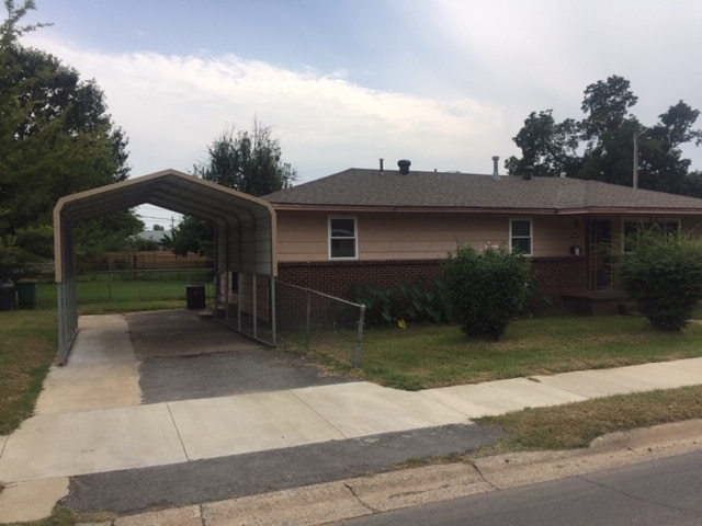 Photo - 1000 Bishop Lindsey Ave House
