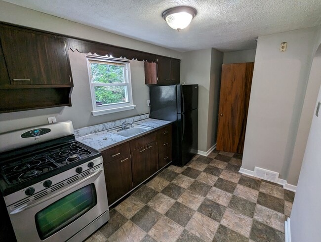 Photo - Cozy Single-Family Home with 2 Bedrooms an...