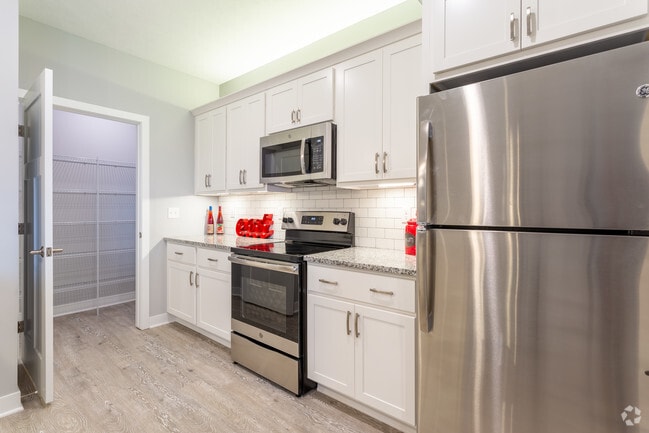 2 BR, 2 BA - 1133 SF