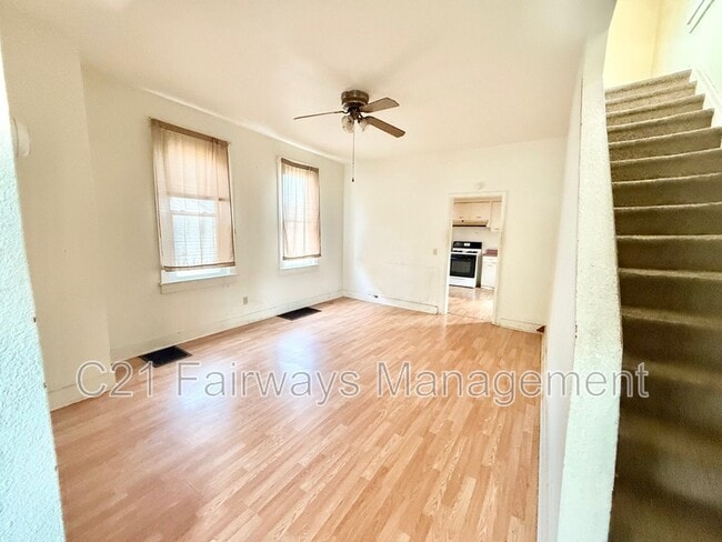 Photo - 726 Waddell Ave