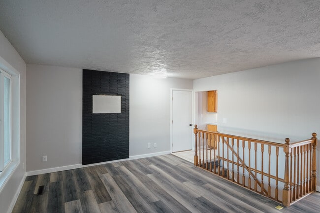 Photo - 284 N 45th E