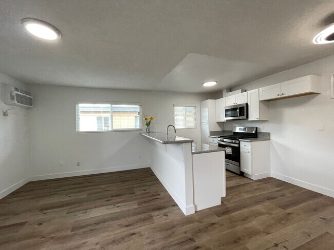 Photo - 10736 Magnolia Blvd