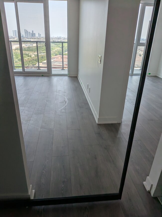 Building Photo - 6 flavelle trail Unit 2 bedroom 1 washroom condo