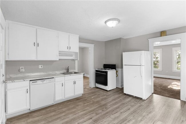 Building Photo - 2064 Halstead Ave Unit UP Rental