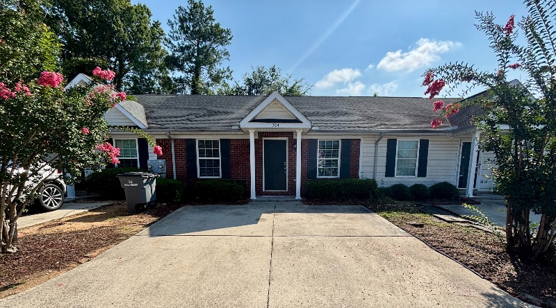 Photo - 304 Greendale Pl