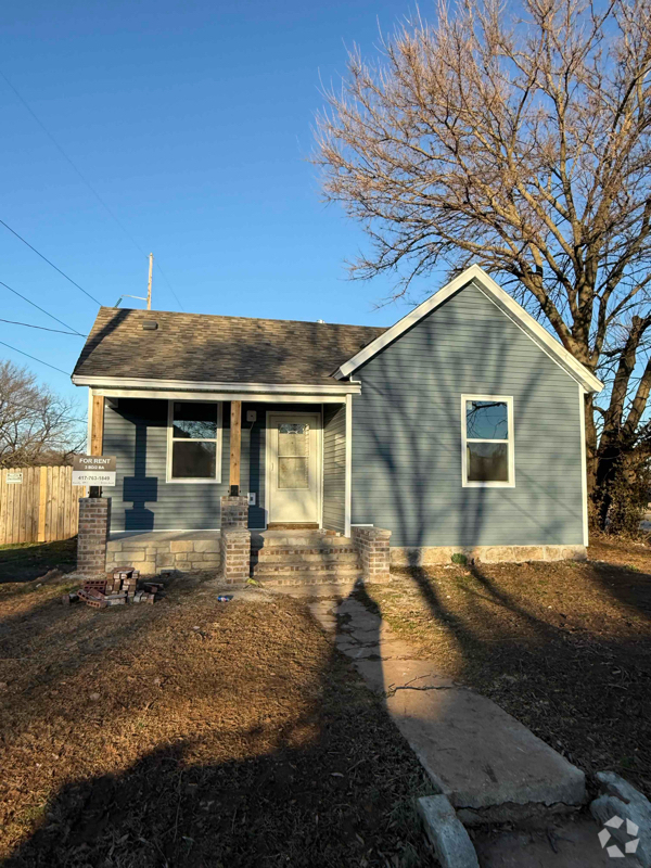 Building Photo - 601 N Weaver Ave Rental