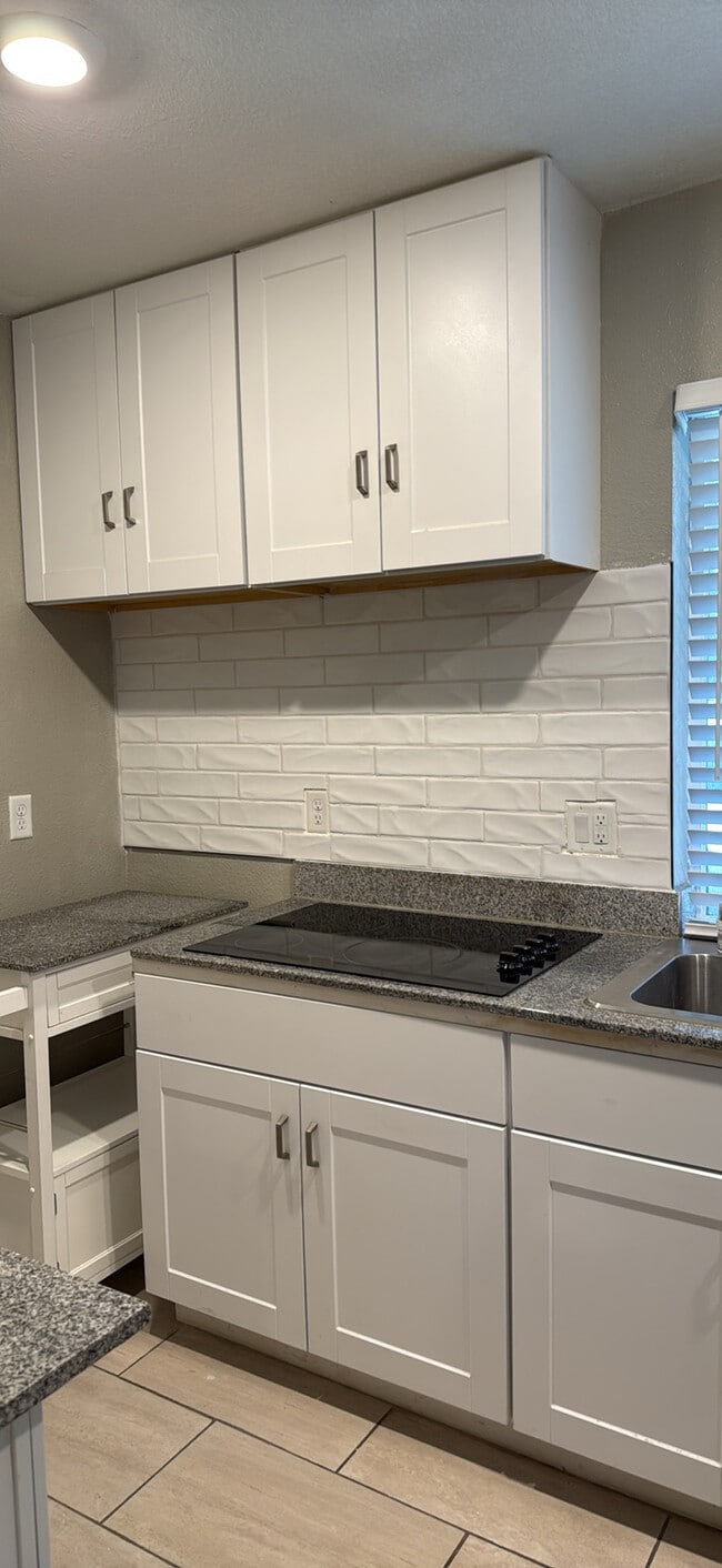 Building Photo - 4212 Las Lomas Ave Unit Studio