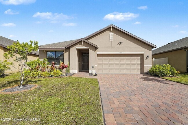 Photo - 543 Old Country Rd S E