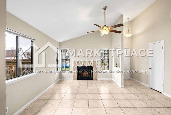 Photo - 1001 Greenbriar Loop