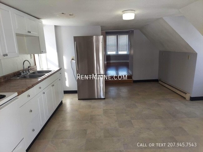 Building Photo - 13 Front St Unit 3